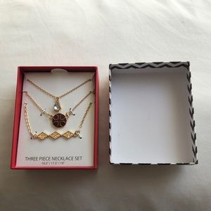 Beautiful 3-Piece Necklace Set Gold Tone